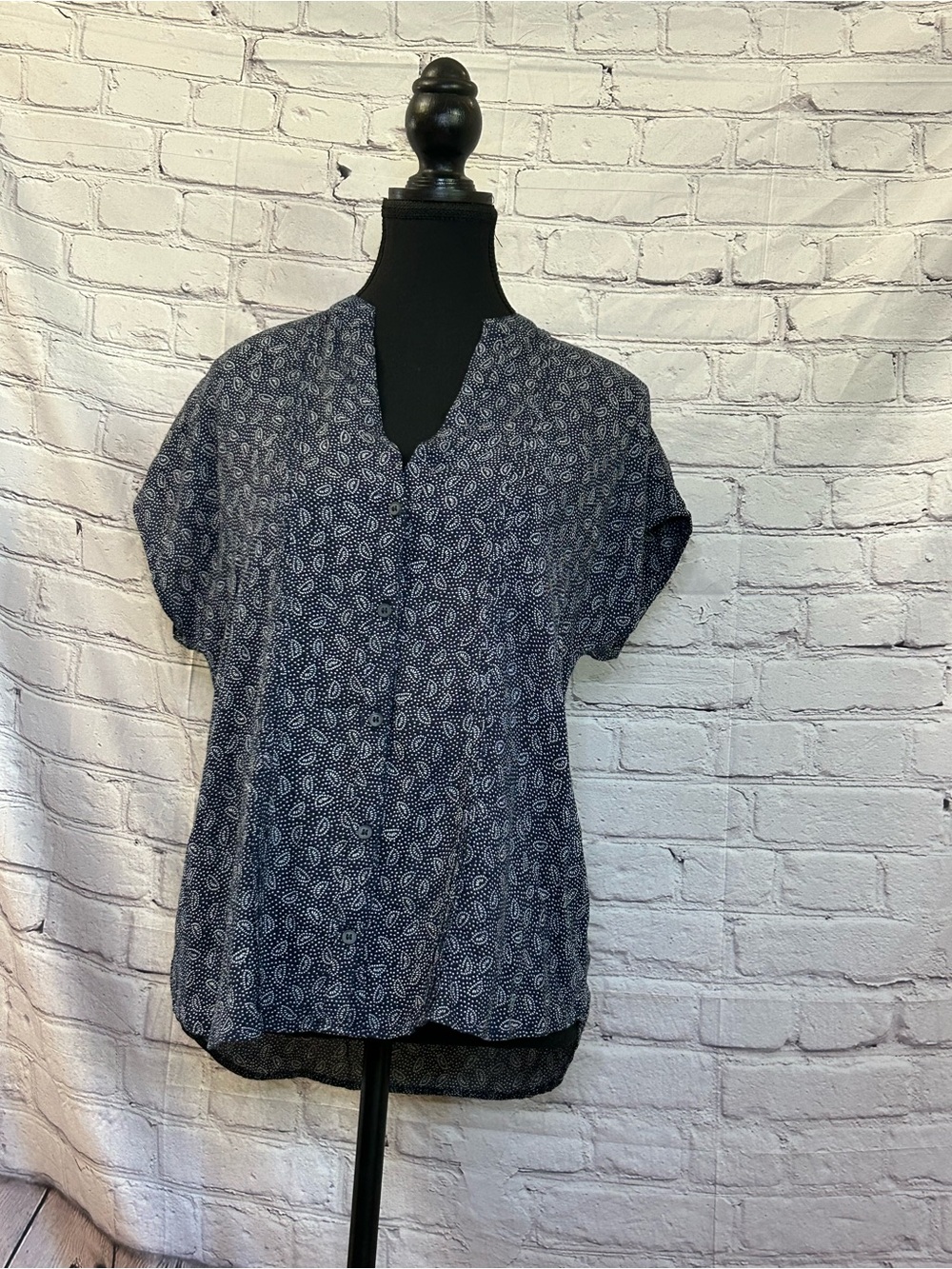 Treasure & Bond Navy Paisley Short Sleeve V-Neck Blouse